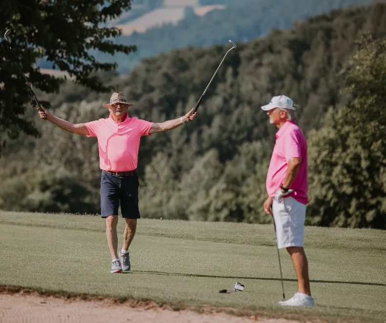 Oberaulaer Golfdamen spielen für die Brustkrebsvorsorge