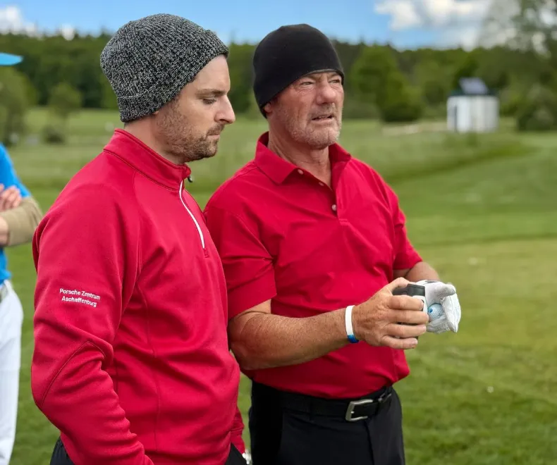 Major-Sieger Alex Cejka schlägt bei der Deutschen Golf Liga ab