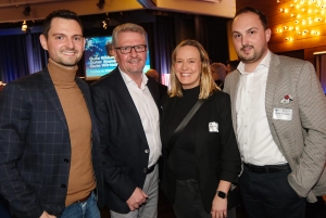 Vier glänzende Analytiker unter sich: Alexander und Michael Haase sowie Norman Hausmann (alle Gothaer Bezirksdirektion Haase) zusammen mit Steffi Schürmann (Neue Denkerei).