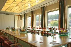 Einblicke in den Konferenzraum im GolfResort Semlin