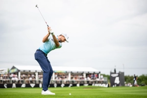 Canter beim vierten Loch der zweiten Runde der LIV Golf London in 2023