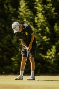 Ben-Lucas Sajas beim Putt