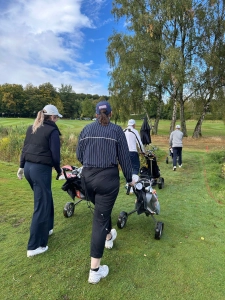 Zwischen strahlendem Sonnenschein und blauem Himmel, sowie Hagel und Gewitter war an diesem Nachmittag beim Golfturnier alles dabei
