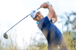 Beim Abschlag am 13. Tee während der Pro-Am 2023