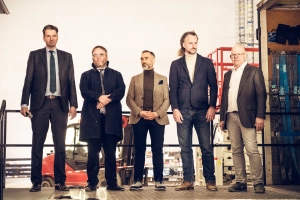 Oberbürgermeister Sven Schöller, Hessens Kunst- und Kultur-Minister Timon Gremmels, Uwe Gabriel (GWG), Intendant Florian Lutz, Otto Schweitzer (NÜSSLI)