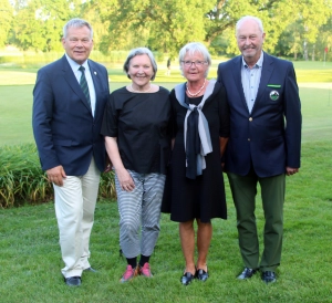 Starkes Quartett: Kreisbeigeordnete, Festabendrednerin und Mitglied der ersten Stunde Rosemarie Lecher (2.v.l.) mit Heidi Nowotny (gelang vor kurzem ein Hole in One, dafür gab es einen Porsche!) mit Präsident Michael Schwarz (re.) und Marburgs Oberbürgermeister Dr. Thomas Spies (li.).