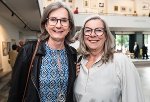 Wer die künstlerische (Aus-)Wahl hat, 
hat die Qual (v.l.):  Corinna Clausen und Birgit Huhn.