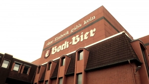 Fassade: Traditionsunternehmen mit moderner Kultur: Die Mitarbeiter stehen im Vordergrund.
