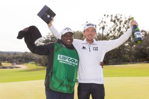 Der Zweitplatzierte Bjorn Hellgren (rechts) mit seinem Caddie