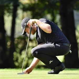 Tyrrell Hatton musste seinen Ball im ersten Foursome aus dem Rough spielen