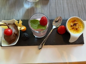 Kulinarisches mit Beeren: Im Anschluss an die Siegerehrung verwöhnte das Gastro-Team im Restaurant „Ele“ die Golferinnen mit einem köstlichen Spargel-Menü. Das Finale bildeten leckere Dessertvariationen.