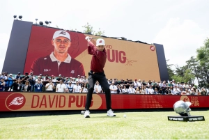 David Puig, Fireballs, beim Abschlag an Bahn 1