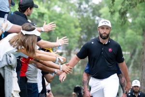 Jon Rahm zusammen mit den Fans