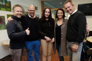 Engagiert im Sinne des guten Zwecks: Daumen hoch für die Charity-Ausrichtung des Turniers (v.l.): Dr. Felix Reichert, Marco Gajewski, Gunda Dreyer, Tina Gerke und Ralf Flohr.
