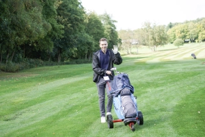 Das Charity-Event fing Moment zwischen dem Golfsport und der Mitmenschlichkeit ein