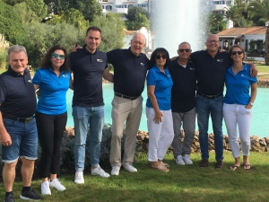 Harmonische Runde: Sie vertraten die nordhessischen Farben an der Algarve (v.l.): Thomas Franke, Steffi Klees, Tom Artner, Rainer Lomen, Martina Franke, Dirk May, Dierk Adoms und Claudia Bracht. Außerdem war Jürgen Lapp mit von der Partie. 