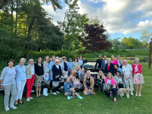 Unter blauem Himmel im Grünen: Eine tolle Resonanz fand der Wilhelmshöher Ladies Day, den Sponsor Emil Frey Kassel-Göttingen unter den Titel „She’s Mercedes“ stellte.