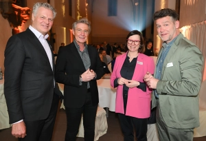 Diesmal rückten Entwicklungen auf dem Schweizer Markt in den Mittelpunkt (v.l.): Keynote-Speaker Jan Eckert, Stefan Bürger (GWH), Manuela Strube (Hessische Landesregierung) und Christian Wedler (GWH).