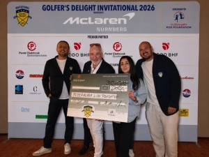 Gérard Huff (2. Vorsitzender Golfer’s Delight), Jan Pawlewitz (1. Vorsitzender Golfer’s Delight), Maria Schuppan (Geschäftsführerin FLYERALARM Kids Foundation), Matthias Stellberg (Finanzen Golfer’s Delight)