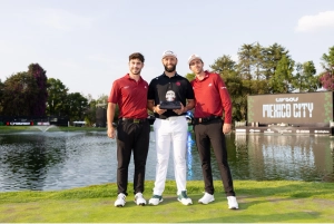 Sie sicherten sich das Podium: Jon Rahm (mitte), mit dem Zweitplatzierten David Puig und dem Drittplatzierten Josele Ballester