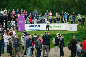 Esther Henseleit am Tee 1 bei Runde 4